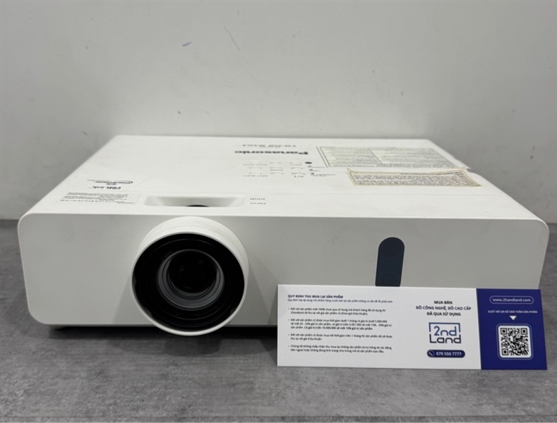 Máy chiếu Panasonic PT-VW350 WXGA - Màu trắng - Ngoại hình 97% - Kèm nguồn