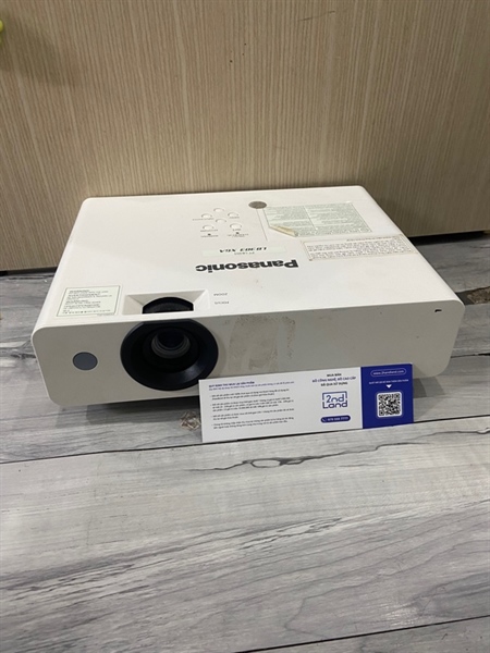 Máy chiếu Panasonic PTLB303XGA - Thời gian chiếu 378h - Màu trắng - Ngoại hình: 97% - Body - Kèm nguồn