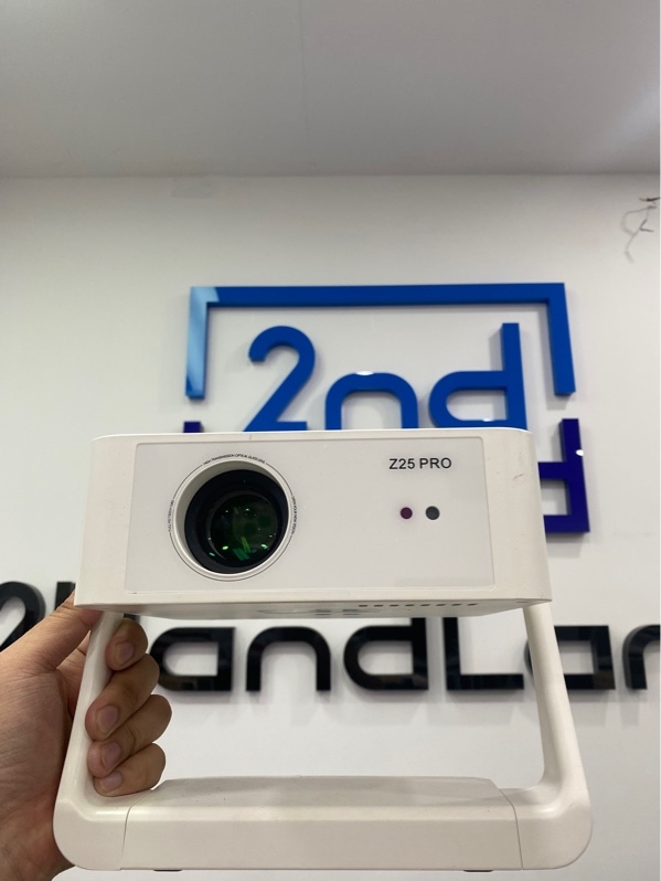 Máy chiếu Smart Projector Z25 Pro - Màu trắng - Ngoại hình: 97% - Trầy xước, kính chiếu bụi, không remote - Kèm nguồn