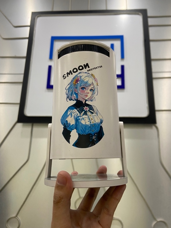 Máy chiếu SMoon 300 - Ram 1/8GB - Chip Allwinner Quad-core ARM H713 Cortex-A53, Mali-G3 - Màu trắng - Ngoại hình: 97% - Mất nắp đậy đầu máy - Kèm Remote