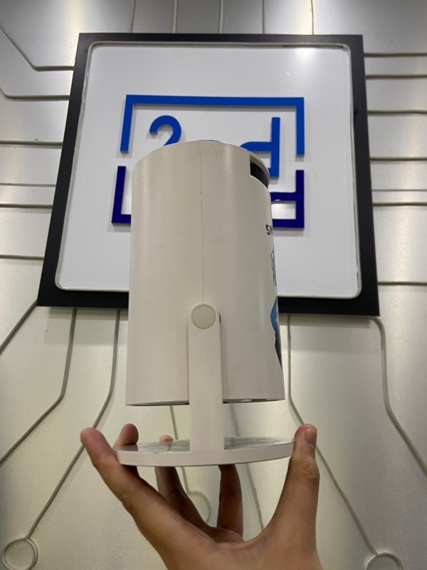 Máy chiếu SMoon 300 - Ram 1/8GB - Chip Allwinner Quad-core ARM H713 Cortex-A53, Mali-G3 - Màu trắng - Ngoại hình: 97% - Mất nắp đậy đầu máy - Kèm Remote