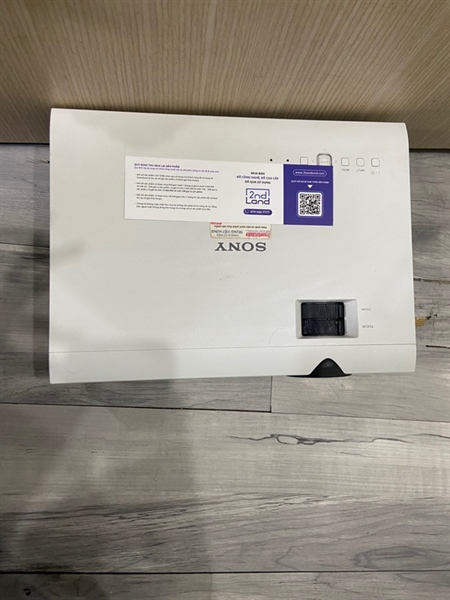 Máy chiếu Sony VPL-DX100 - Số giờ : 1251H - Màu trắng - Ngoại hình: 97% - Kính xước nhẹ, loa rè - Kèm nguồn 1