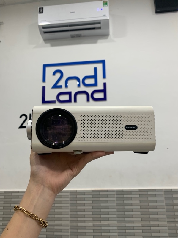 Máy chiếu Vankyo Leisure 495w - Màu trắng - Ngoại hình: 96% - Lens hơi bụi bóng tốt - Body