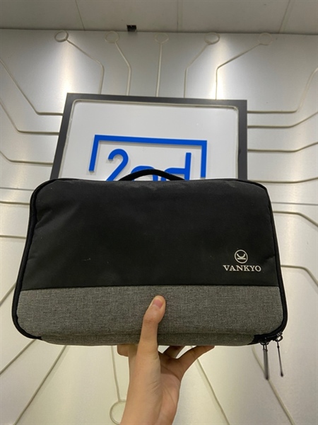 Máy chiếu Vankyo Leisure 495W - Màu trắng - Ngoại hình: 97% - Lens bụi nhẹ, trầy 1 đường, dơ - Kèm túi đựng + nguồn + remote 2