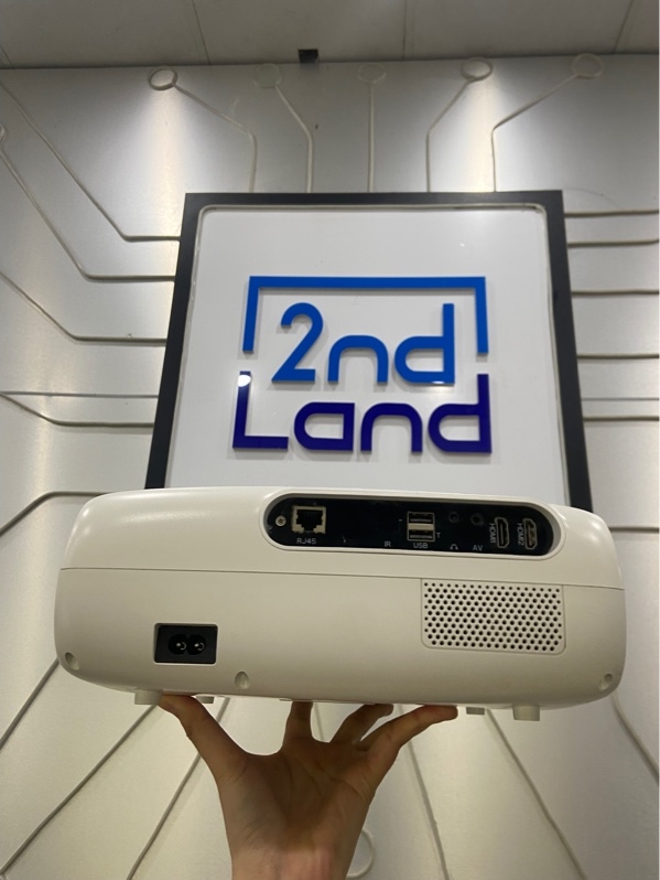 Máy chiếu Yaber V7 Pro - Màu trắng - Ngoại hình: 97% - Trầy ố, mất 1 ren gắn vít, remote mất nắp trước, loa rè nhẹ - Kèm dây nguồn, remote, giá treo trần