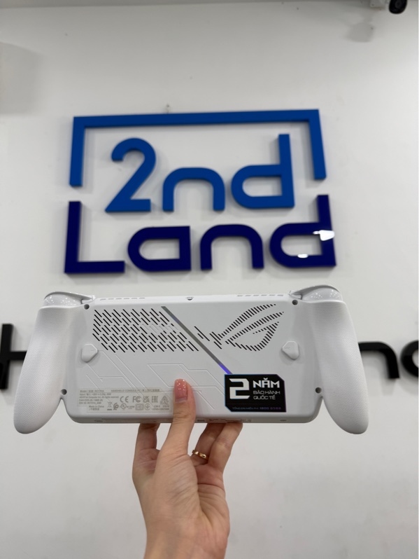 Máy chơi game ASUS ROG XBOX ALLY RC73YA - AMD RYZEN Z2 A - ram 16gb/SSD 512GB - Màu trắng - Pin 91% - Ngoại hình 97% - Màn hồng nhẹ , máy trầy , ố - Kèm box , túi , sạc