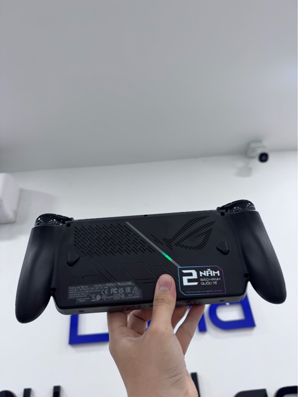 Máy chơi game Asus ROG Xbox Ally X RC73XA - chip AMD Ryzen AI Z2 Extreme - 24/1Tb SSD - Màu đen - Pin 96% - Ngoại hình 98% - Fullbox, thẻ 256Gb, Kèm case nhựa bảo vệ - Còn BH CellphoneS tới 30/01/2028, có bill