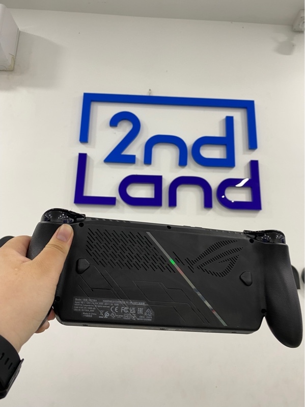 Máy chơi game cầm tay Asus ROG Xbox Ally X RC73XA - Chip AMD Ryzen AI Z2 Extreme - 24/1Tb SSD - Màu đen - Pin 97% - Ngoại hình 98% - Kèm sạc, túi, ốp - Còn BH cellphones tháng 10/2026