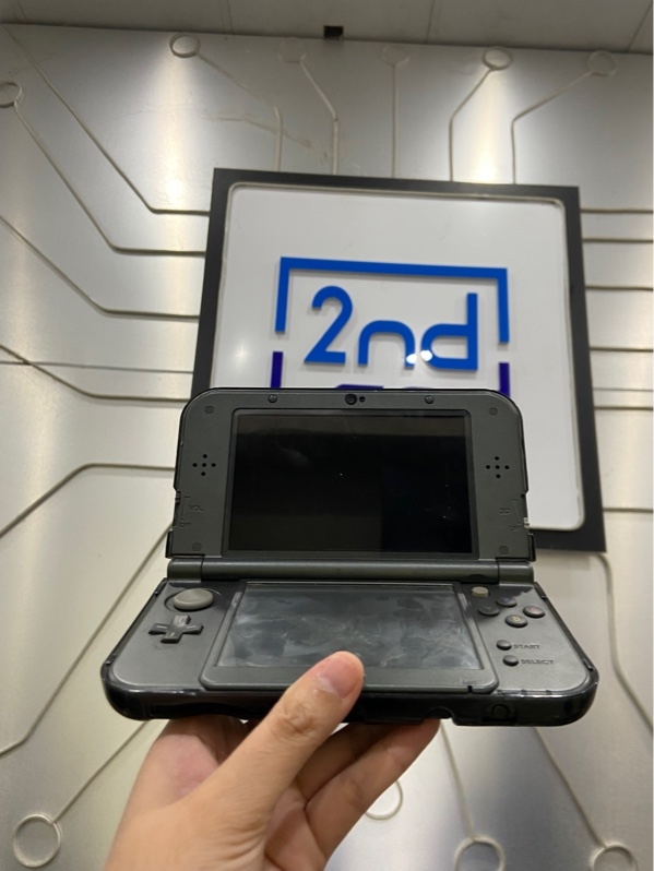 Máy Chơi Game Cầm Tay New Nintendo 3DS XL - Đã hack - Màu đen - Ngoại hình: 97% - Kèm sạc