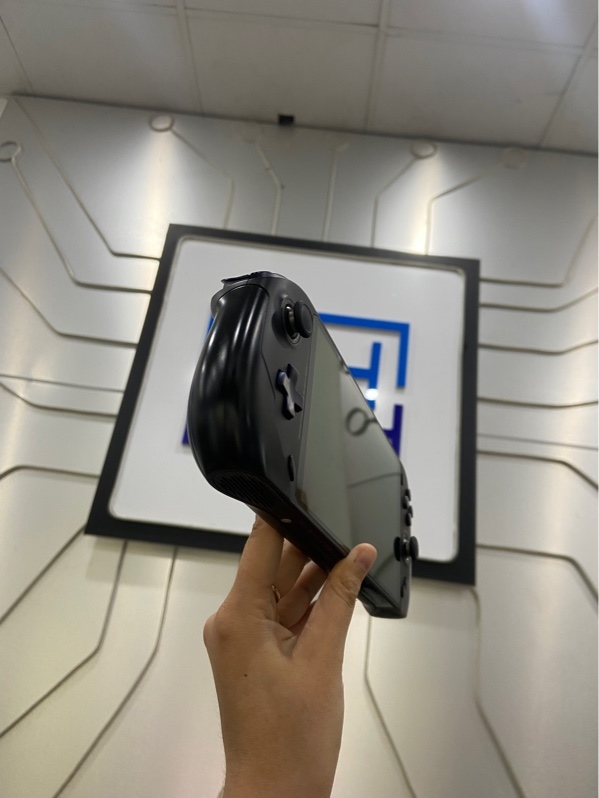 Máy chơi game cầm tay OneXplayer OneXFly F1 Pro - AMD AI 9 HX 370 - Radeon 980M - Ram 32GB/SSD 2TB - Màu đen - Pin 100% - Ngoại hình: 98% - Fullbox