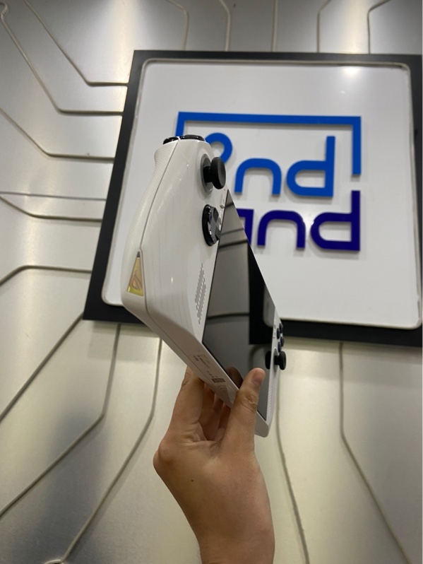 Máy chơi game cầm tay Rog ally RC71L - Ryzen Z1- Ram 16/512GB SSD - Màu trắng - Ngoại hình: 97% - Kèm sạc