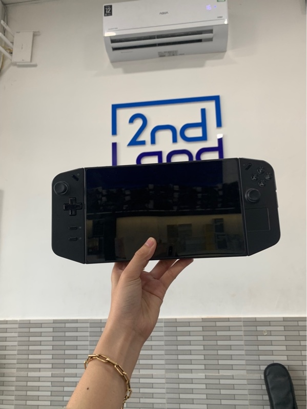 Máy chơi game Lenovo Legion go 1 (83E1) - Ryzen z1 extreme - Ram 16gb/ssd 512gb - Màu đen - Pin 91% - Ngoại hình: 98% - Màn phản quang + ám hồng lướt - Fullbox