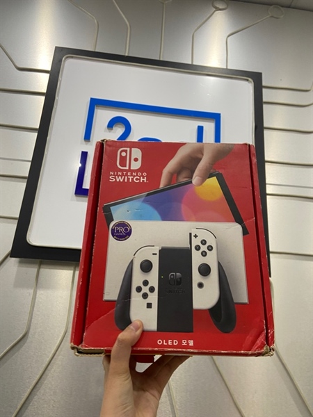 Máy chơi game Nintendo Oled - 128GB - Đã hack - Màu đen - Ngoại hình: 97.5% - Mất núm cao su bên phải - FullBox