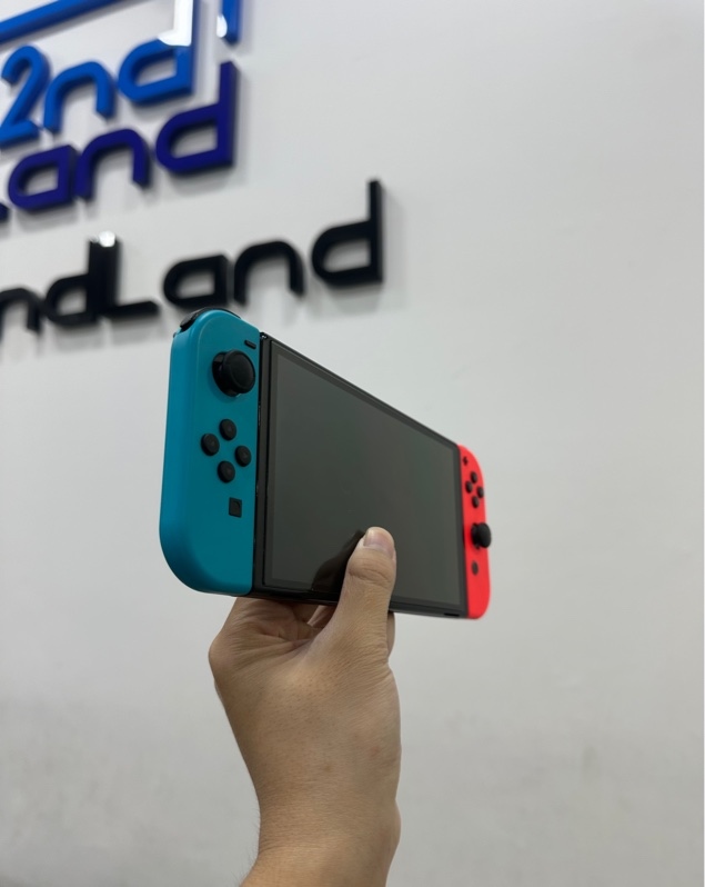 Máy chơi game Nintendo Oled - Đã hack - Màu xanh đỏ - Ngoại hình 98% - Kèm túi đựng + Grip to + Grip nhỏ+ Dock màn hình + Sạc + Thẻ 256gb