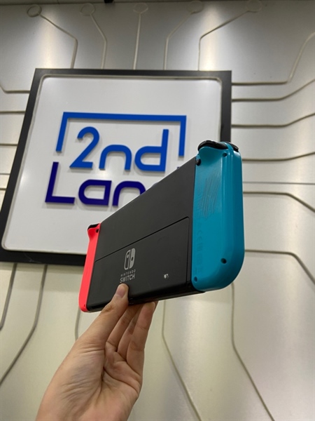 Máy chơi game Nintendo Oled - Màu đen - Ngoại hình: 97% - Controller trái dính mực + trầy 1 vệt + lưng trầy - Kèm sạc 2