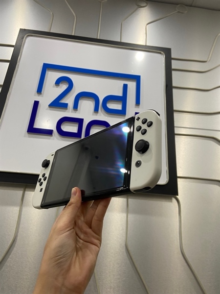 Máy chơi game Nintendo Oled - Màu đen - Ngoại hình: 98% - Kèm túi đựng + 1 dock sạc + 1 nguồn + HDMI + 1 grip nhỏ + thẻ 64GB 2