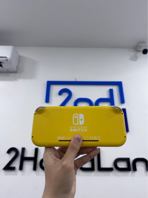 Máy chơi game Nintendo switch lite - Chưa hack - Màu vàng - Ngoại hình 97% - Trầy xước - Kèm sạc, túi