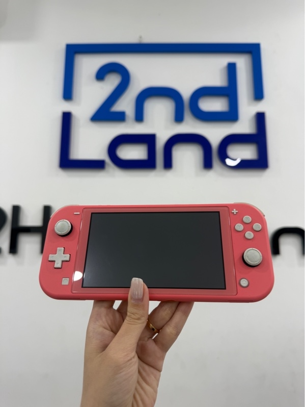 Máy chơi game Nintendo switch lite - đã hack AZshop - Màu hồng - Ngoại hình 97% - ố nút bấm , màn ám vàng bên phải , tinfoil hết host - Kèm thẻ 256GB , sạc