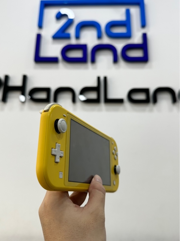 Máy chơi game Nintendo Switch Lite - Đã hack - Màu vàng - Ngoại hình 97% - Màn bụi trong - Kèm box + Sạc + Thẻ 128GB