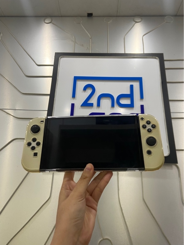 Máy chơi game Nintendo Switch Oled - 64GB - Màu trắng - Ngoại hình: 97% - Màn xước, trầy xước thân - Kèm túi + dây nguồn + Dock xuất hình