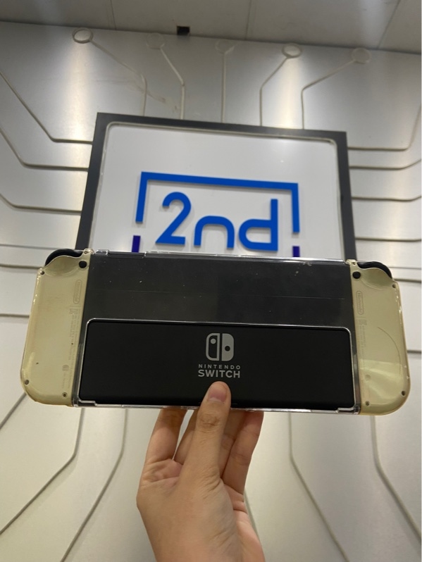 Máy chơi game Nintendo Switch Oled - 64GB - Màu trắng - Ngoại hình: 97% - Màn xước, trầy xước thân - Kèm túi + dây nguồn + Dock xuất hình