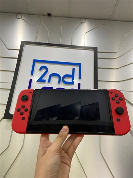 Máy chơi game Nintendo Switch Oled - Bản Mario - Màu đỏ - Ngoại hình: 98% - Tróc cao su joystick trái - Kèm dock xuất hình + grip + túi chống sốc + sạc 2