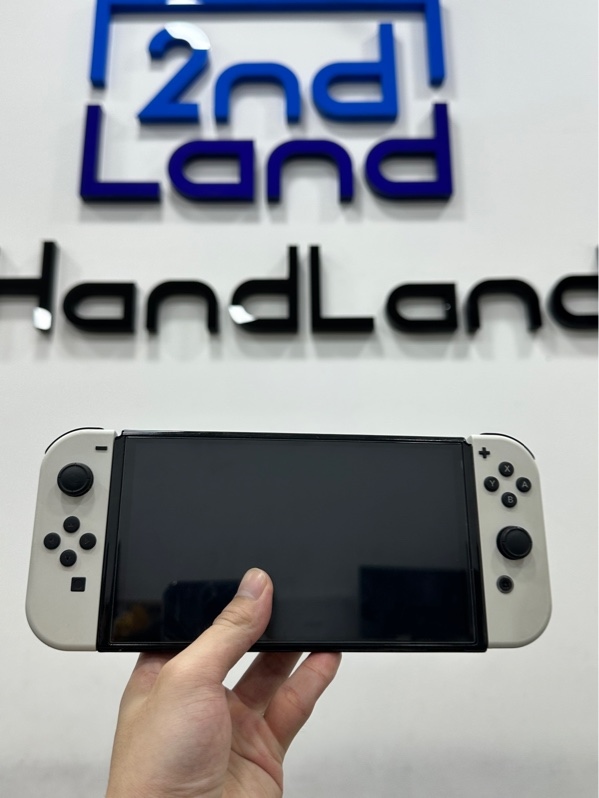 Máy chơi game Nintendo Switch Oled - Chưa hack - Màu đen trắng - Ngoại hình 98% - Kèm grip lớn + Girp nhỏ + Dock + Cáp sạc