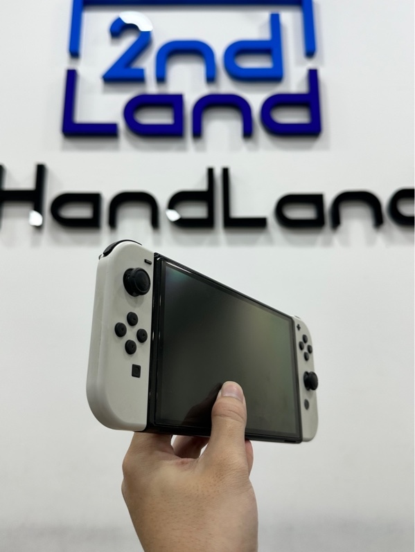 Máy chơi game Nintendo Switch Oled - Chưa hack - Màu đen trắng - Ngoại hình 98% - Kèm grip lớn + Girp nhỏ + Dock + Cáp sạc