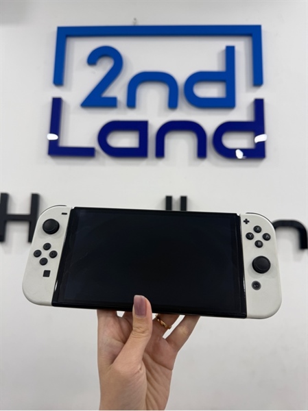 Máy chơi game Nintendo Switch Oled - Chưa hack - Màu trắng đen - Ngoại hình 98% - Kèm thẻ 64GB , 2 bộ joycons , 2 dây straps , 1 dock xuất hình mất nắp , 1 sạc