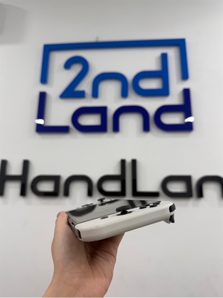 Máy chơi game Nintendo Switch Oled - Chưa hack - Màu trắng đen - Ngoại hình 98% - Kèm thẻ 64GB , 2 bộ joycons , 2 dây straps , 1 dock xuất hình mất nắp , 1 sạc 2