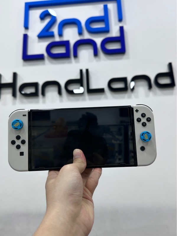 Máy chơi game Nintendo Switch Oled - Chưa hack - Màu trắng - Ngoại hình 97% - Kèm grip to + Dock + Sạc+ Thẻ 128GB