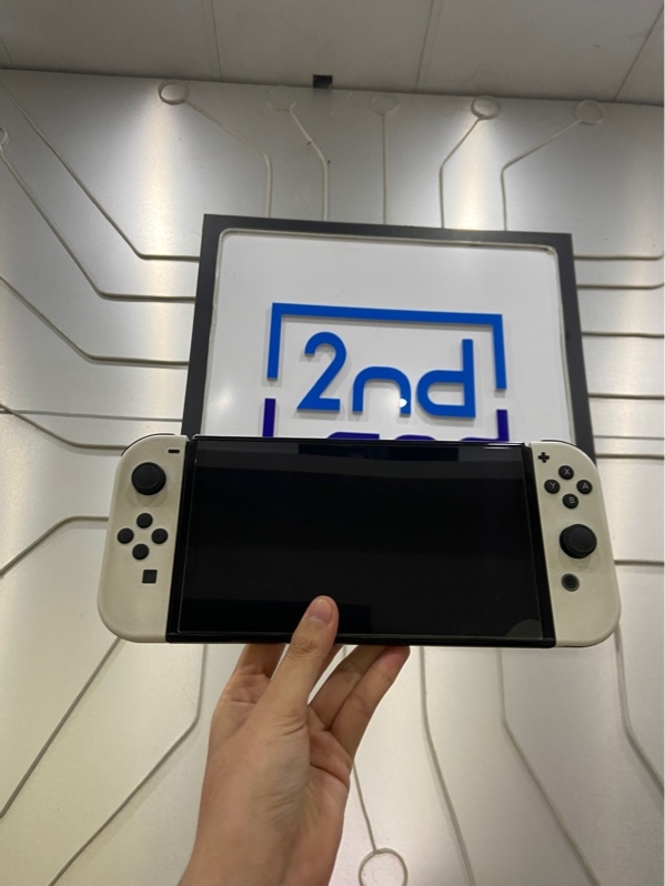 Máy Chơi Game Nintendo Switch Oled - Đã Hack - 64GB - Màu trắng - Ngoại hình: 97% - Nhựa ố màu - Đủ phụ kiện