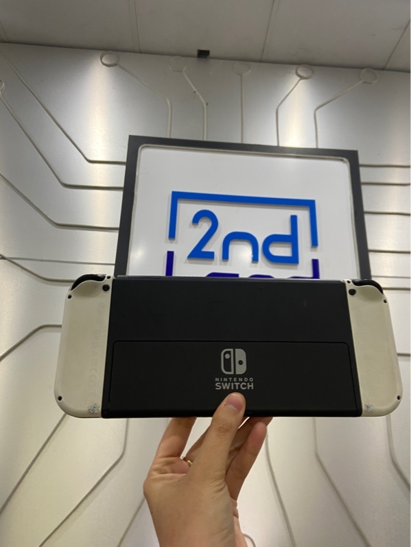Máy Chơi Game Nintendo Switch Oled - Đã Hack - 64GB - Màu trắng - Ngoại hình: 97% - Nhựa ố màu - Đủ phụ kiện