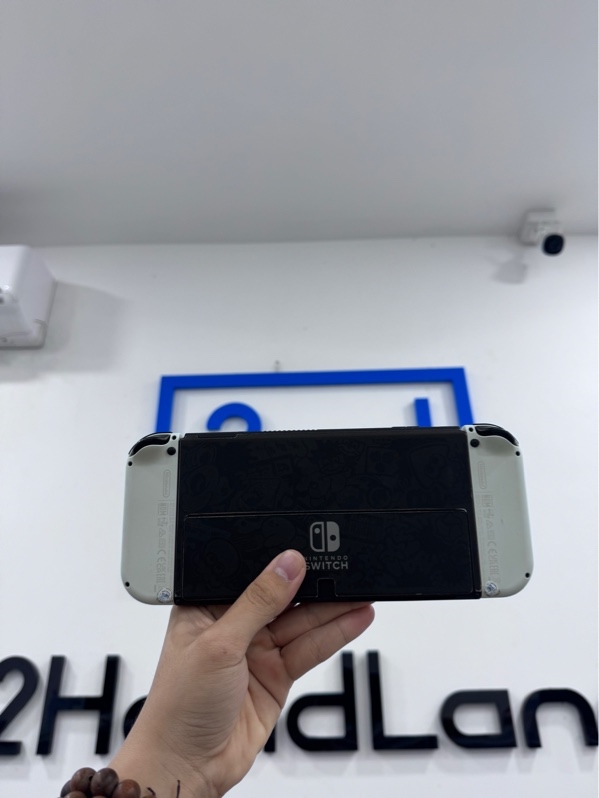 Máy chơi game Nintendo Switch Oled - Đã hack - Màu đen - Ngoại hình 97% - Dán decal, 2 joycon ngả màu nhẹ - Kèm 1 túi đựng, 1 dock xuất hình, 1 sạc, 1 grip, 2 strap, thẻ 512Gb