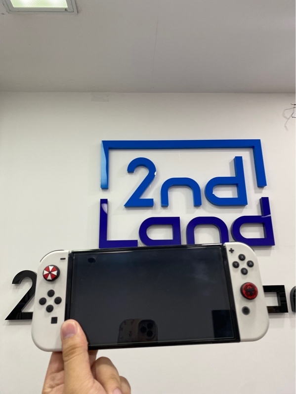 Máy chơi game Nintendo Switch Oled - Đã hack - Màu đen - Ngoại hình: 97% - Màn ám hồng nhẹ, cấn trầy viền, thiếu HDMI - FullBox - Thẻ 256GB - Túi