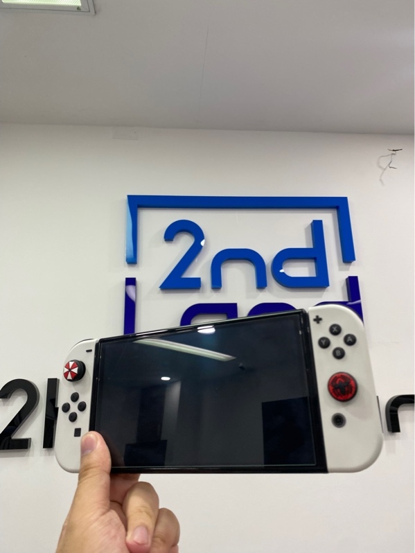 Máy chơi game Nintendo Switch Oled - Đã hack - Màu đen - Ngoại hình: 97% - Màn ám hồng nhẹ, cấn trầy viền, thiếu HDMI - FullBox - Thẻ 256GB - Túi