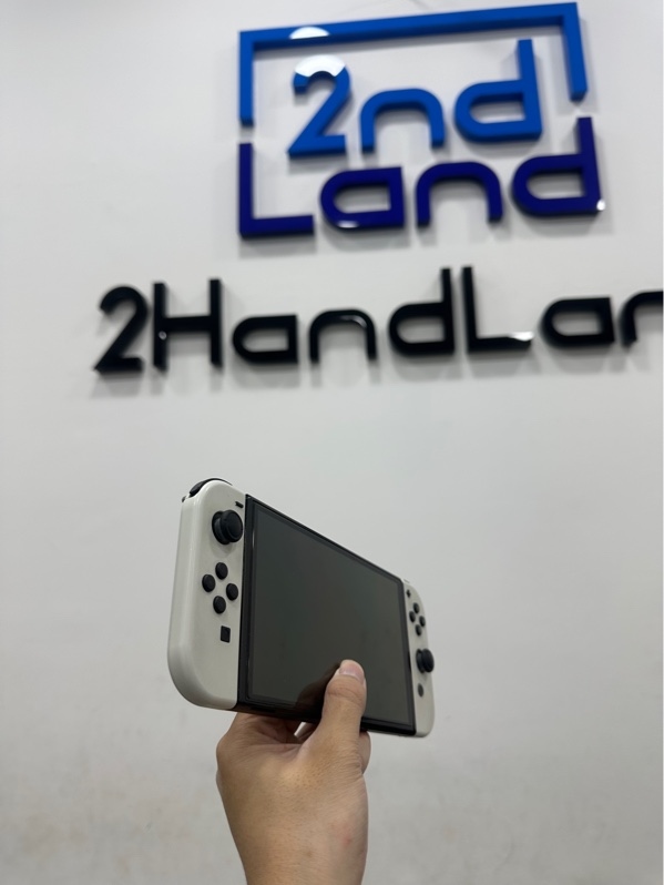 Máy chơi game Nintendo Switch Oled - ĐÃ HACK - Màu đen trắng - Ngoại hình 97% - Joy phải nứt nhẹ - Fullbox + 1 thẻ 512GB