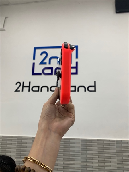 Máy chơi game Nintendo Switch Oled - Đã hack - Màu neon - Ngoại hình: 97% - Màn trầy - Body, kèm grip lớn + nhỏ - Kèm sạc 1