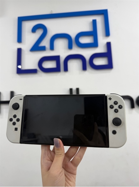 Máy chơi game Nintendo Switch Oled - Đã hack - Màu trắng - Ngoại hình 98% - 2 joycons ố nhẹ , joycons bên trái mất nắp cao su - Kèm thẻ nhớ 256GB , sạc