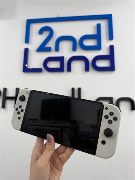 Máy chơi game Nintendo Switch Oled - Đã hack - Màu trắng - Ngoại hình 98% - 2 joycons ố nhẹ , joycons bên trái mất nắp cao su - Kèm thẻ nhớ 256GB , sạc 1