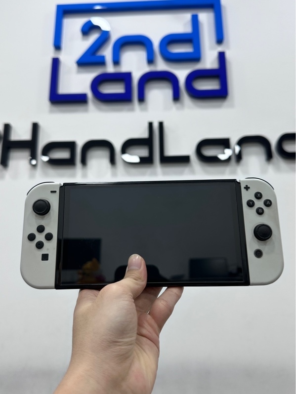 Máy chơi game Nintendo Switch Oled - Đã hack qua thẻ nhớ - Màu đen trắng - Ngoại hình 98% - Fullbox + Thẻ nhớ 256GB hack + Grip Nintendo Switch + Nắp tản nhiệt cho đế Nintendo Switch