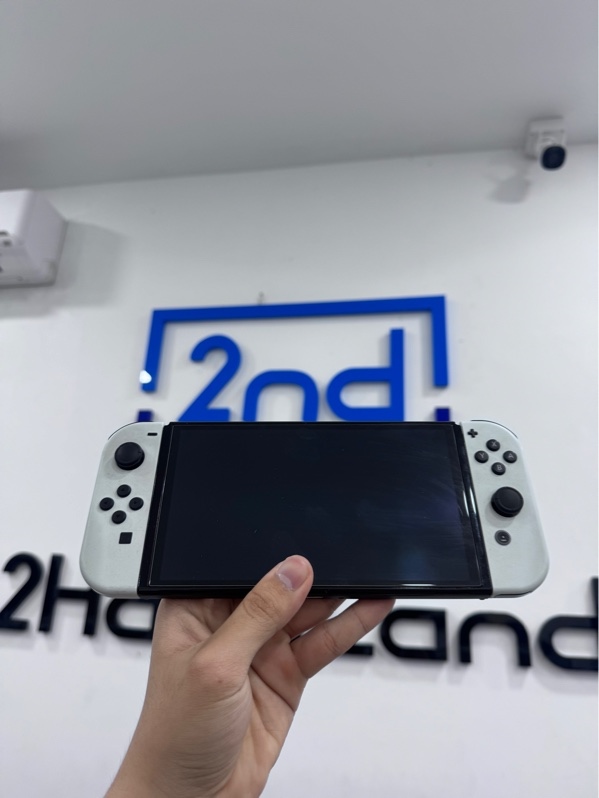 Máy chơi game Nintendo switch oled - Đã hack shop TN - Màu trắng - Ngoại hình 97% - thiếu 1 straps, không tinfoil - Kèm 1 túi đựng, thẻ 512GB