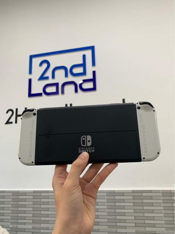 Máy chơi game Nintendo Switch Oled - Màu trắng - Đã Hack - Ngoại hình: 97% - Màn trầy - Kèm 1 rip lớn, 1 rip nhỏ + sạc