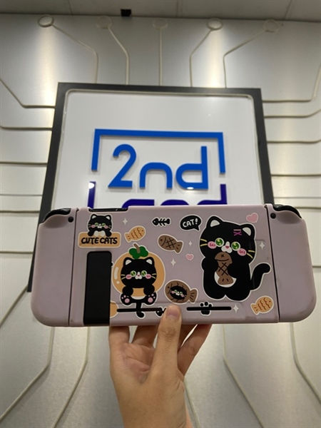 Máy chơi game Nintendo Switch V1 - Đã hack - Màu đen - Ngoại hình: 97% - Chân chống lỏng, không sạc - Kèm 2 grip nhỏ, 1 grip lớn, 1 dock linh kiện, thẻ 256GB , túi 1