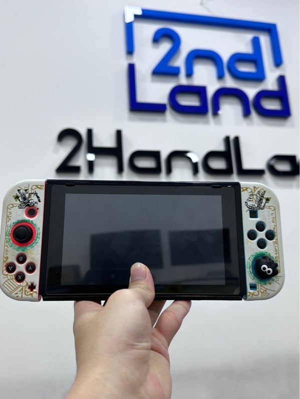 Máy chơi game Nintendo Switch V1 - Đã hack - Màu đen trắng - Ngoại hình 97% - Kèm túi + 1 sạc + 1 grip lớn + 2 grip nhỏ + Dock xuất màn hình + Dây hdmi + 1 cục kích hack + Thẻ nhớ 128GB