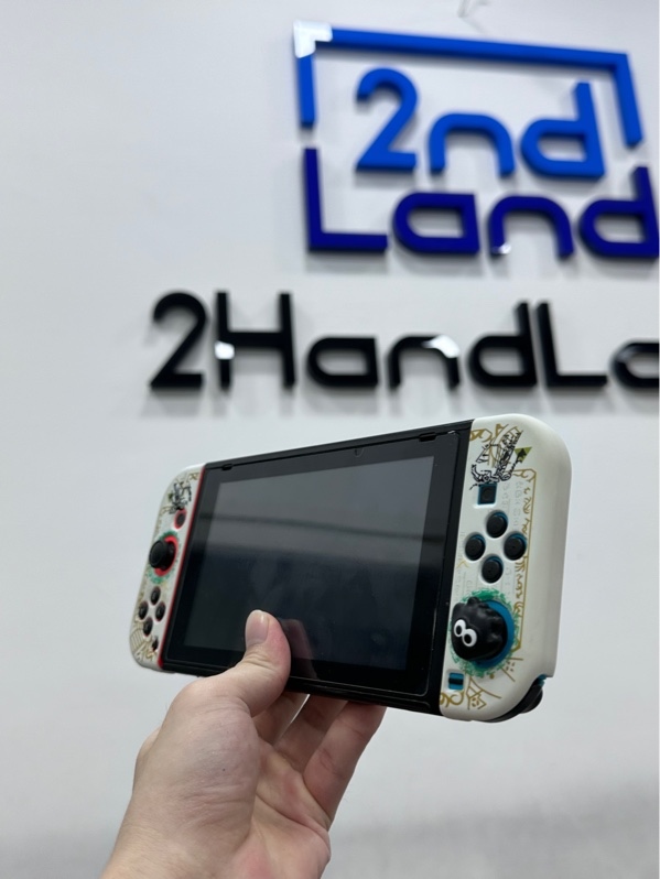 Máy chơi game Nintendo Switch V1 - Đã hack - Màu đen trắng - Ngoại hình 97% - Kèm túi + 1 sạc + 1 grip lớn + 2 grip nhỏ + Dock xuất màn hình + Dây hdmi + 1 cục kích hack + Thẻ nhớ 128GB