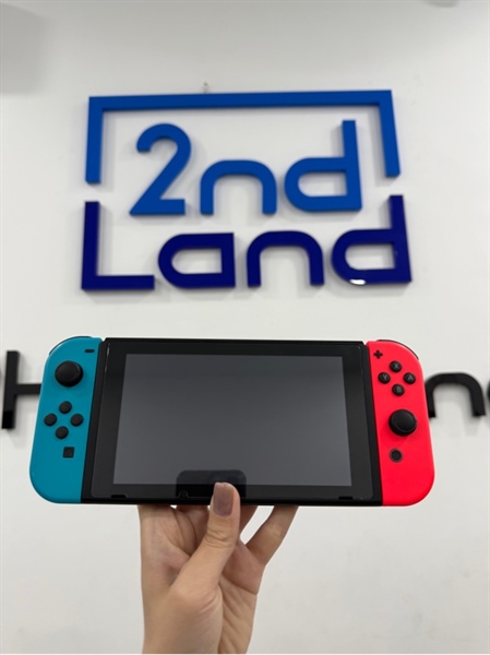 Máy chơi game Nintendo Switch V2 - Chưa hack - Màu đen - Ngoại hình 97% - viền ám vàng nhẹ - Kèm 1 dock , 1 sạc , 1 grip lớn , 2 grip nhỏ , hdmi