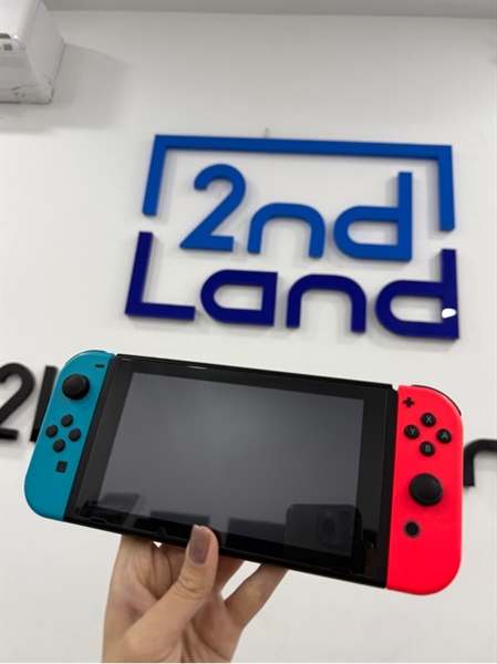 Máy chơi game Nintendo Switch V2 - Chưa hack - Màu đen - Ngoại hình 97% - viền ám vàng nhẹ - Kèm 1 dock , 1 sạc , 1 grip lớn , 2 grip nhỏ , hdmi 1