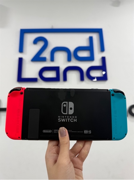 Máy chơi game Nintendo Switch V2 - Chưa hack - Màu đen - Ngoại hình 97% - viền ám vàng nhẹ - Kèm 1 dock , 1 sạc , 1 grip lớn , 2 grip nhỏ , hdmi 2