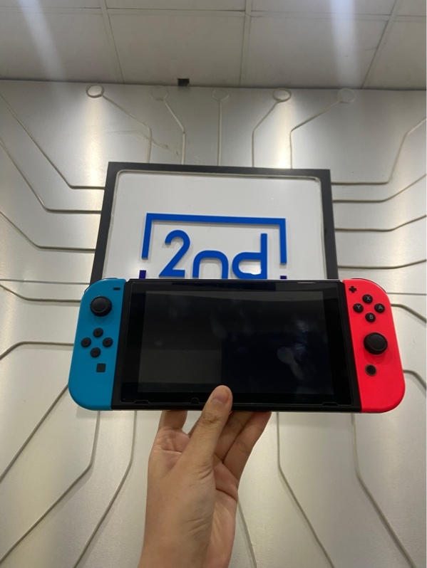 Máy chơi game Nintendo Switch V2 - Đã hack thẻ 128GB - Màu đen - Ngoại hình: 97.5% - Màn ám vàng nhẹ - FullBox